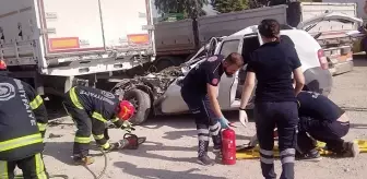 Tıra saplanan aracın sürücüsü feci şekilde can verdi