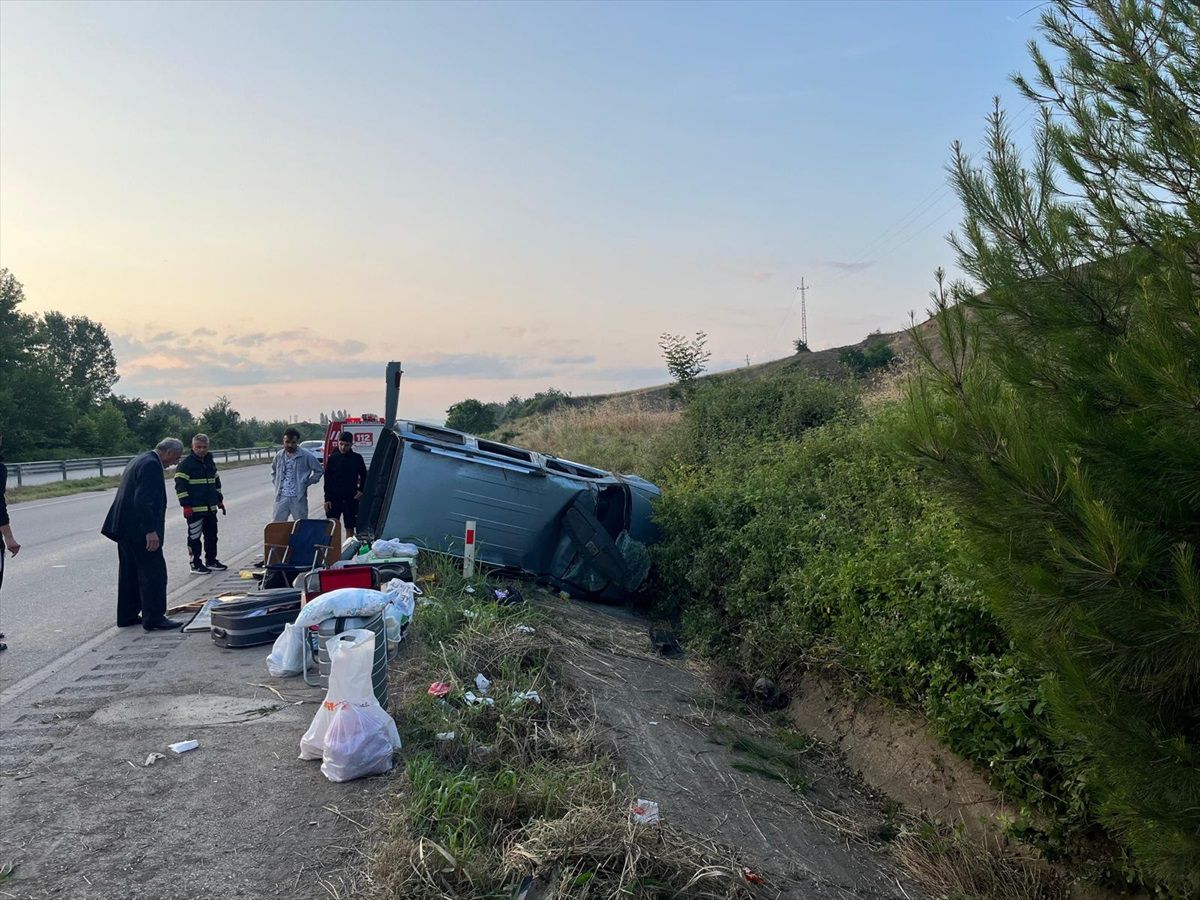 Tokat'ta Hafif Ticari Araç Sulama Kanalına Devrildi: 5 Yaralı
