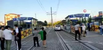 Tramvay durağında kavgaya karışan şahıs güvenlik görevlisine saldırdı