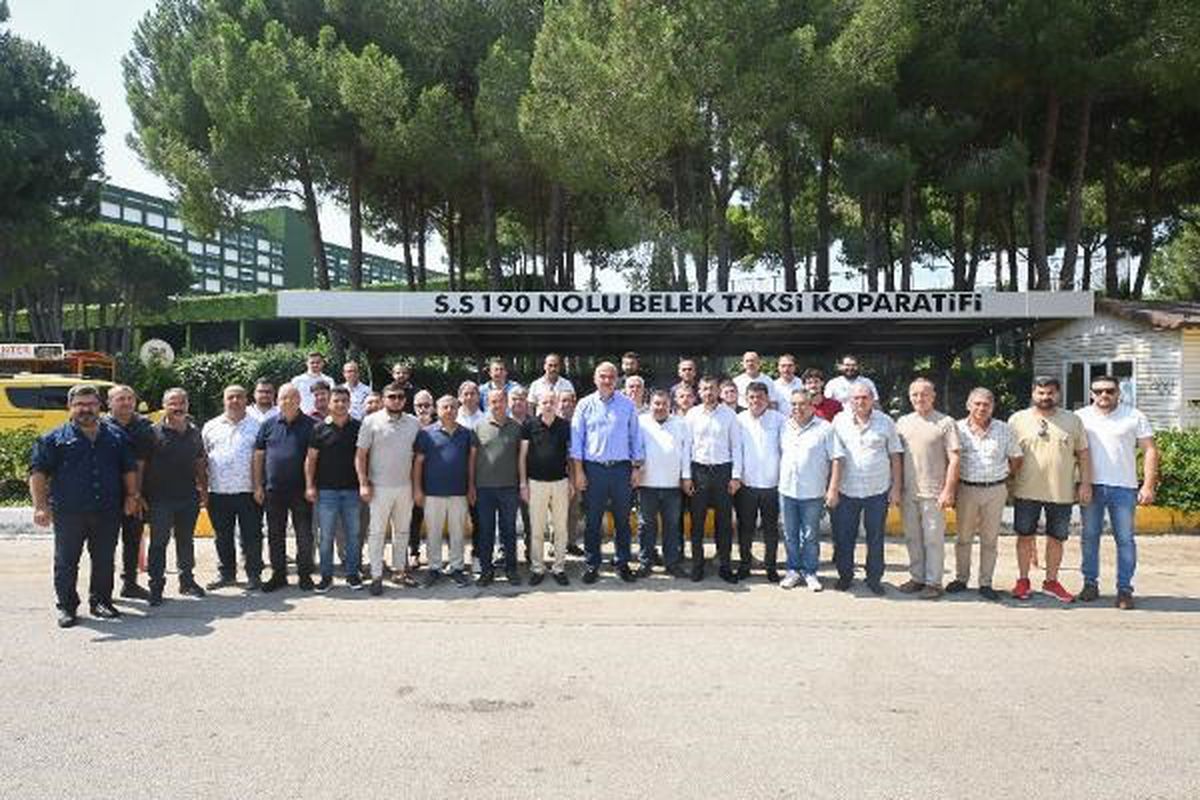 Kültür ve Turizm Bakanı Mehmet Nuri Ersoy, Antalya'da Taksici Esnafıyla Bayramlaştı