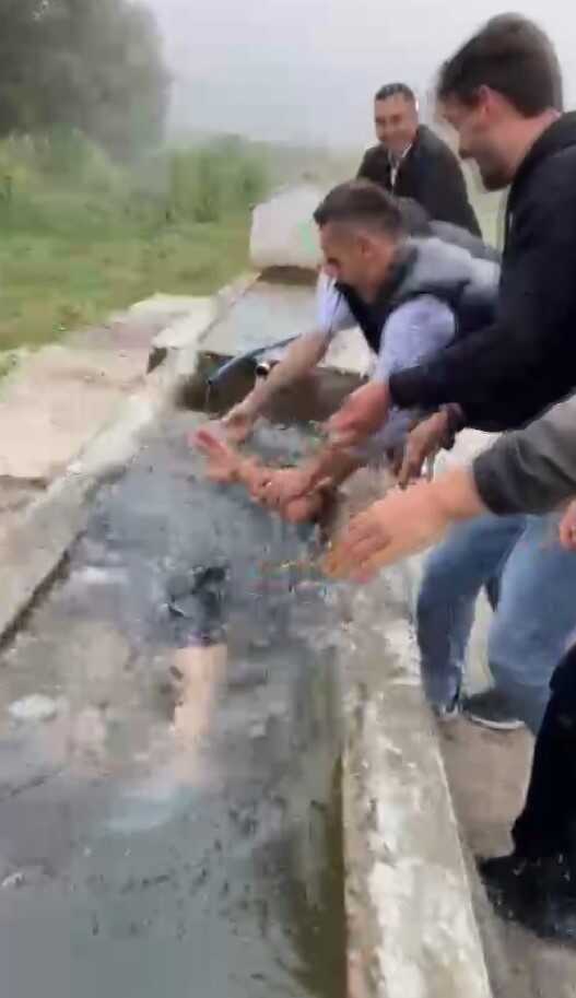 Bayram namazına gelmeyenlere 'sulu' şaka