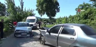 Bayramiç'te iki araç kafa kafaya çarpıştı: 8 yaralı
