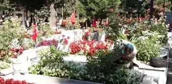 Şehit Yakınları Kurban Bayramı'nda Edirnekapı Şehitliği'ni Ziyaret Etti