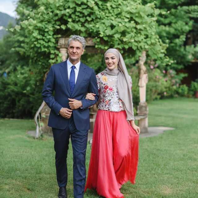 Güldür Güldür oyuncusu Uğur Bilgin'in nişan töreninden yeni kareler geldi, gelinin güzelliği büyüledi Güldür Güldür oyuncusu Uğur Bilgin'in nişan töreninden yeni kareler geldi, gelinin güzelliği büyüledi