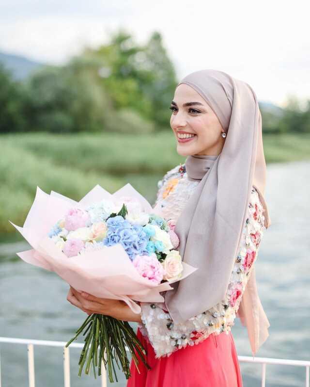 Güldür Güldür oyuncusu Uğur Bilgin'in nişan töreninden yeni kareler geldi, gelinin güzelliği büyüledi Güldür Güldür oyuncusu Uğur Bilgin'in nişan töreninden yeni kareler geldi, gelinin güzelliği büyüledi