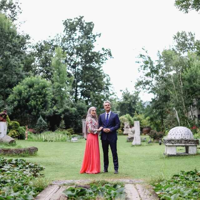 Güldür Güldür oyuncusu Uğur Bilgin'in nişan töreninden yeni kareler geldi, gelinin güzelliği büyüledi Güldür Güldür oyuncusu Uğur Bilgin'in nişan töreninden yeni kareler geldi, gelinin güzelliği büyüledi