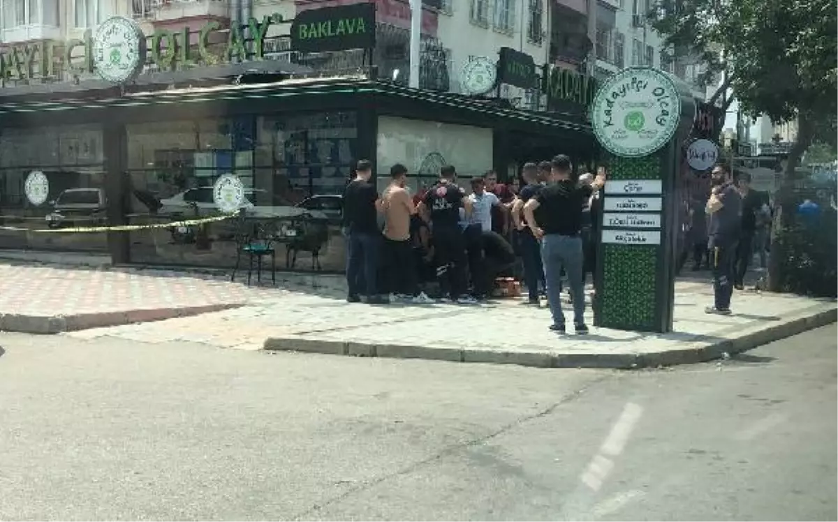 Adana'da Tatlıcı Dükkanında İş Arkadaşıyla Tartışan Adam Cinayet-S intihar Etti