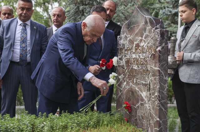 Kılıçdaroğlu'nun Merdan Yanardağ'ın serbest bırakılmasına yönelik çağrısına Bahçeli'den tepki: İhanetin serbestisi olmaz Kılıçdaroğlu'nun Merdan Yanardağ'ın serbest bırakılmasına yönelik çağrısına Bahçeli'den tepki: İhanetin serbestisi olmaz
