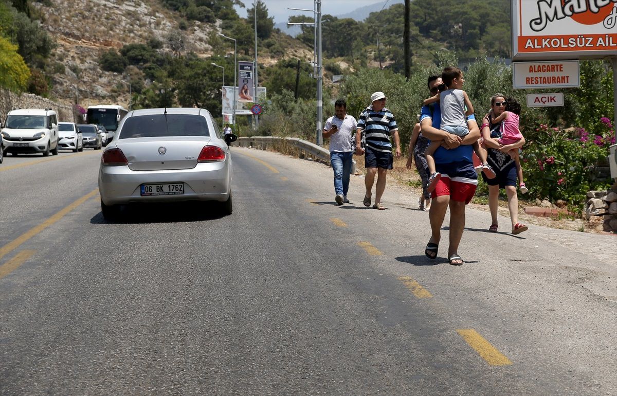 Muğla'da Tatilciler Sahillere Akın Etti