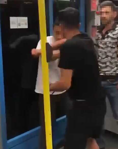 Yan baktı meselesinde yumruklar konuştu, bir kişi böyle darp edildi