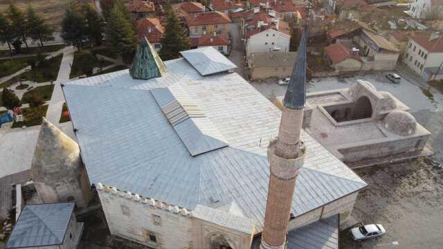 7 asırlık caminin ortasındaki derin kuyu görenleri şaşırtıyor! İşlevi en teknolojik sisteme taş çıkarır