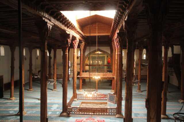 7 asırlık caminin ortasındaki derin kuyu görenleri şaşırtıyor! İşlevi en teknolojik sisteme taş çıkarır