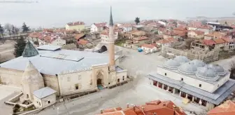 7 asırlık caminin ortasındaki derin kuyu görenleri şaşırtıyor! İşlevi en teknolojik sisteme taş çıkarır