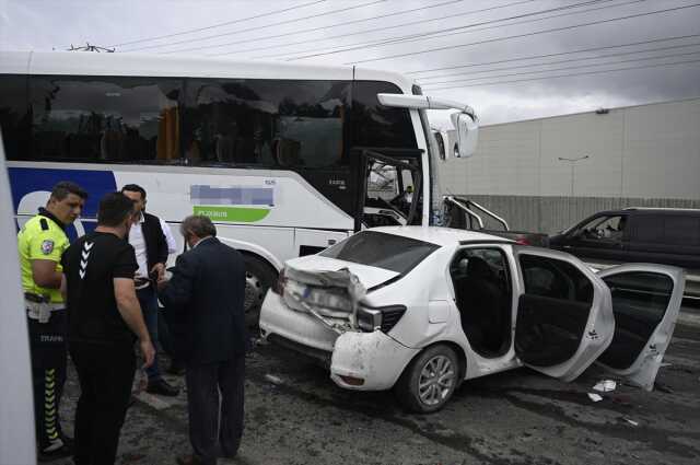 Arnavutköy'de Otobüs Kazası: Çok Sayıda Araç Zarar Gördü
