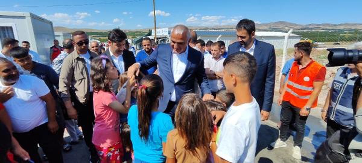 Kültür ve Turizm Bakanı Malatya'da Depremzedelerle Bayramlaştı
