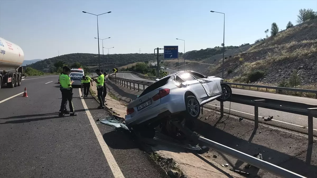 Bilecik'te Otomobil Kazası: 2 Kişi Yaralandı