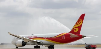 Brüksel Havalimanı'nda Hainan Havayolları'na ait uçak için su takı töreni düzenlendi