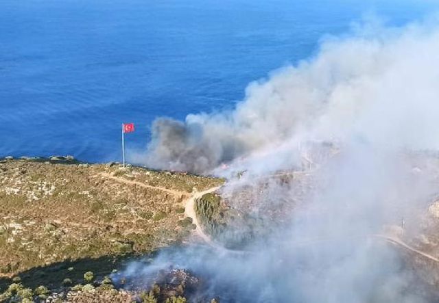 Pilotlar Yangında Türk Bayrağını Korudu Pilotlar Yangında Türk Bayrağını Korudu