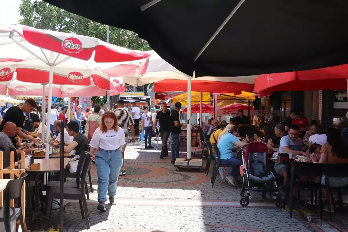 Kurban Bayramı Tatilinde Edirne'yi Gezen Turistler Tava Ciğerine Sıraya Girdi