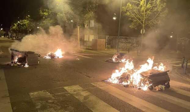 Fransa'da genç sürücünün öldürülmesi sonrası olaylara müdahale için 40 bin güvenlik görevlisi görevlendirildi Fransa'da genç sürücünün öldürülmesi sonrası olaylara müdahale için 40 bin güvenlik görevlisi görevlendirildi