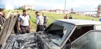 Kars'ta hastane bahçesinde otomobil yangını