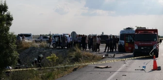 Konya'da Tırın Dorsesine Arkadan Çarpan Otomobilde Bir Kişi Hayatını Kaybetti