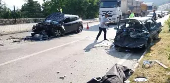 Önce refüje, sonra karşı yönden gelen otomobile çarptı! Feci kazada 1 ölü, 2'si ağır 7 yaralı var