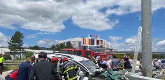 Amasya'da Hafif Ticari Araç Kaza Yaptı: 2'si Çocuk 5 Kişi Yaralandı