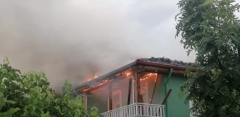 Tokat'ın Erbaa ilçesinde 2 katlı evde yangın çıktı