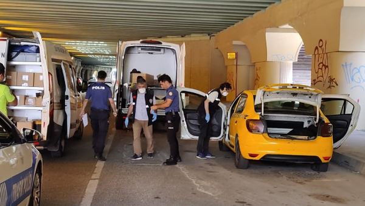 ZEYTİNBURNU'nda Takside Ölü Bulundu