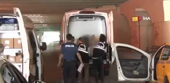 Zeytinburnu'nda taksi şoförü aracının içine ölü bulundu