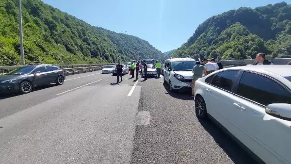 Bolu'da Zincirleme Trafik Kazası: 18 Araç Birbirine Girdi Bolu'da Zincirleme Trafik Kazası: 18 Araç Birbirine Girdi