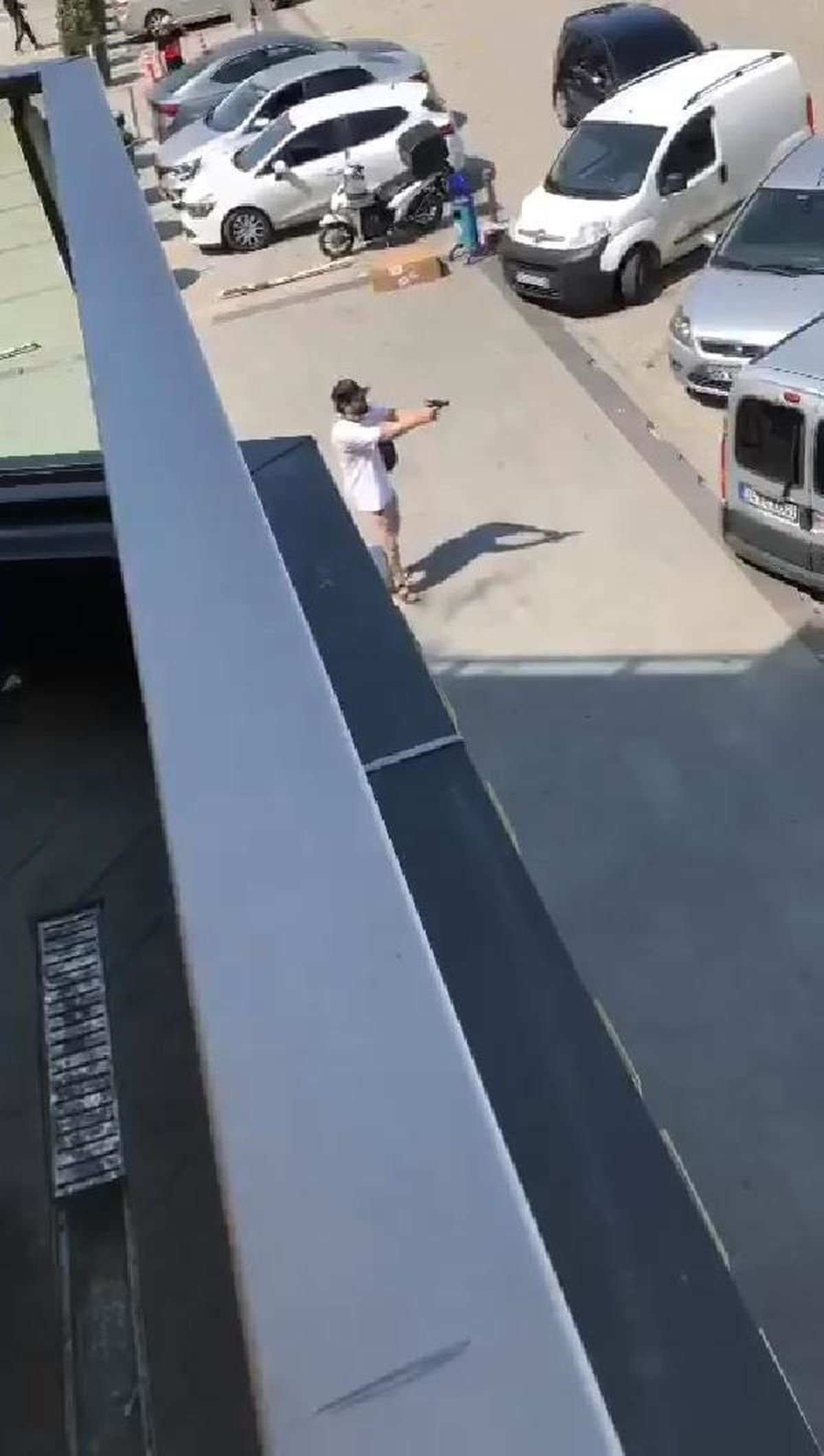 Başakşehir'de silahlı kavga paniği