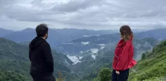 Artvin'in Borçka ilçesindeki Karagöl Tabiat Parkı ziyaretçi akınına uğradı