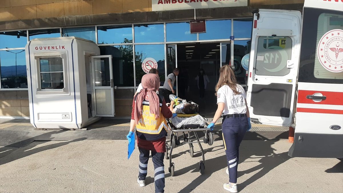 Çorum'da Otomobil Çarpışması: 9 Kişi Yaralandı
