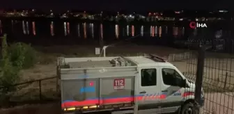 Dengesini kaybederek gölete düşen genç kayboldu
