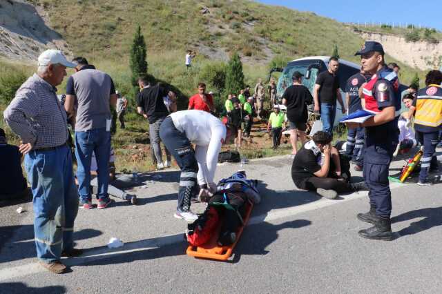 Eskişehir'de yolcu otobüsü boş araziye uçtu! 35 kişi yaralandı