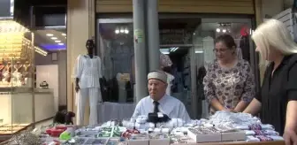 Görerek değil dokunarak tanıyor