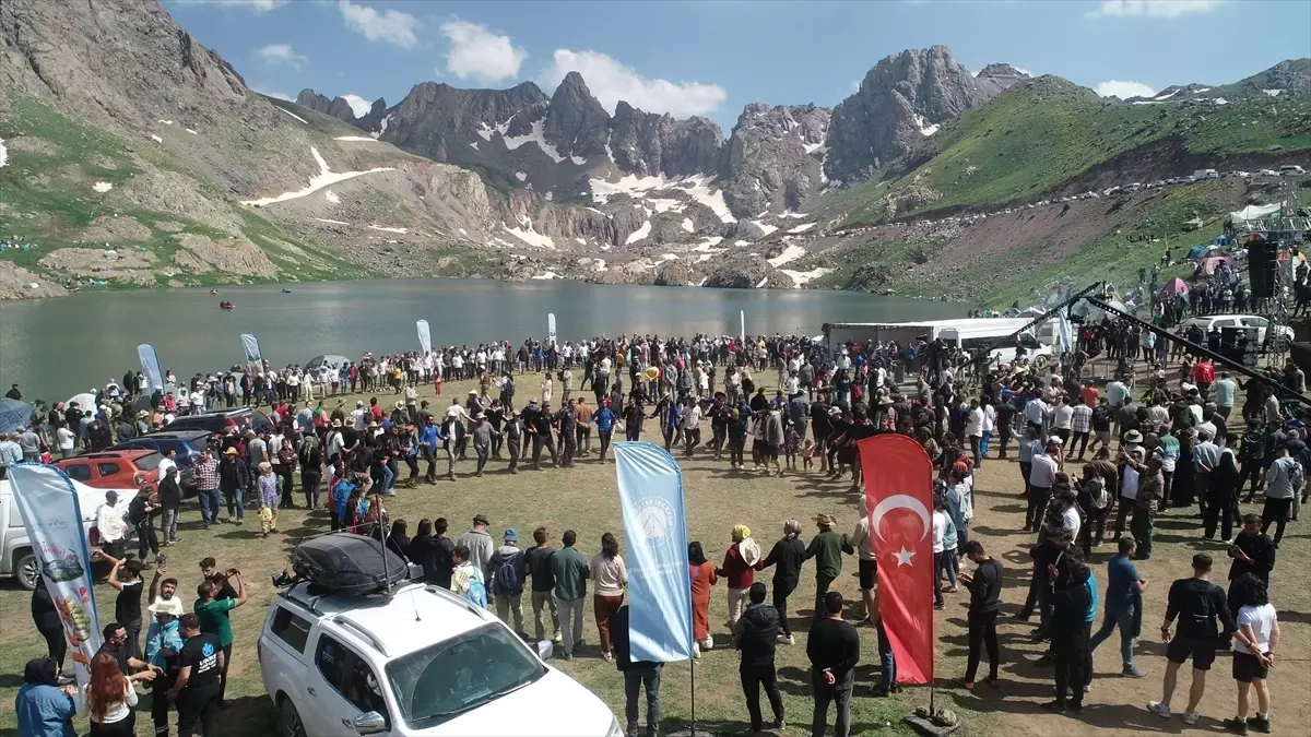 Hakkari'de düzenlenen Cilo Fest binlerce kişinin katılımıyla başladı
