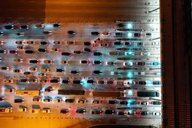 Kurban Bayramı Tatilinin Ardından İstanbul-İzmir Otoyolu ve Osmangazi Köprüsü'nde Hareketlilik Devam Ediyor Kurban Bayramı Tatilinin Ardından İstanbul-İzmir Otoyolu ve Osmangazi Köprüsü'nde Hareketlilik Devam Ediyor