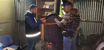 Kars'ta Polisler Soğuktan Korunmak İçin Kışlık Kıyafetlerini Giydi
