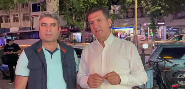Mustafa Sarıgül, bayram için Erzincan'a gelenleri şehrin girişinde karşıladı