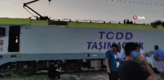 Yolcu treni otomobile çarptı: Sürücü yara almadan kurtuldu