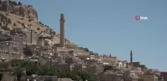 Ziyaretçi akınına uğrayan Mardin'de kilometrelerce araç kuyruğu oluştu