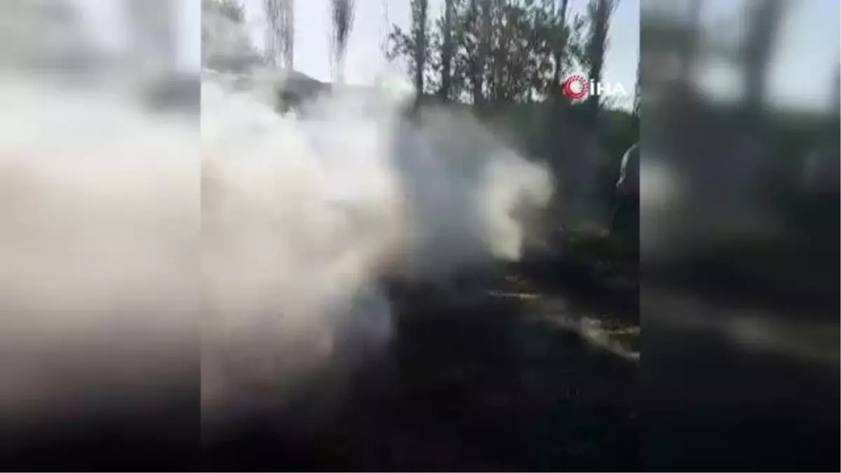 Balya makinesinden çıkan kıvılcım tarlayı yaktı