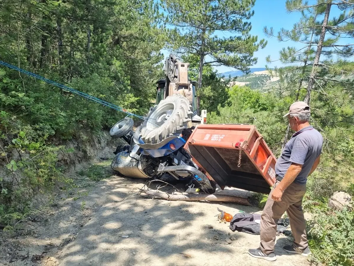 Bilecik'te Traktör Devrildi: Sürücü Hayatını Kaybetti