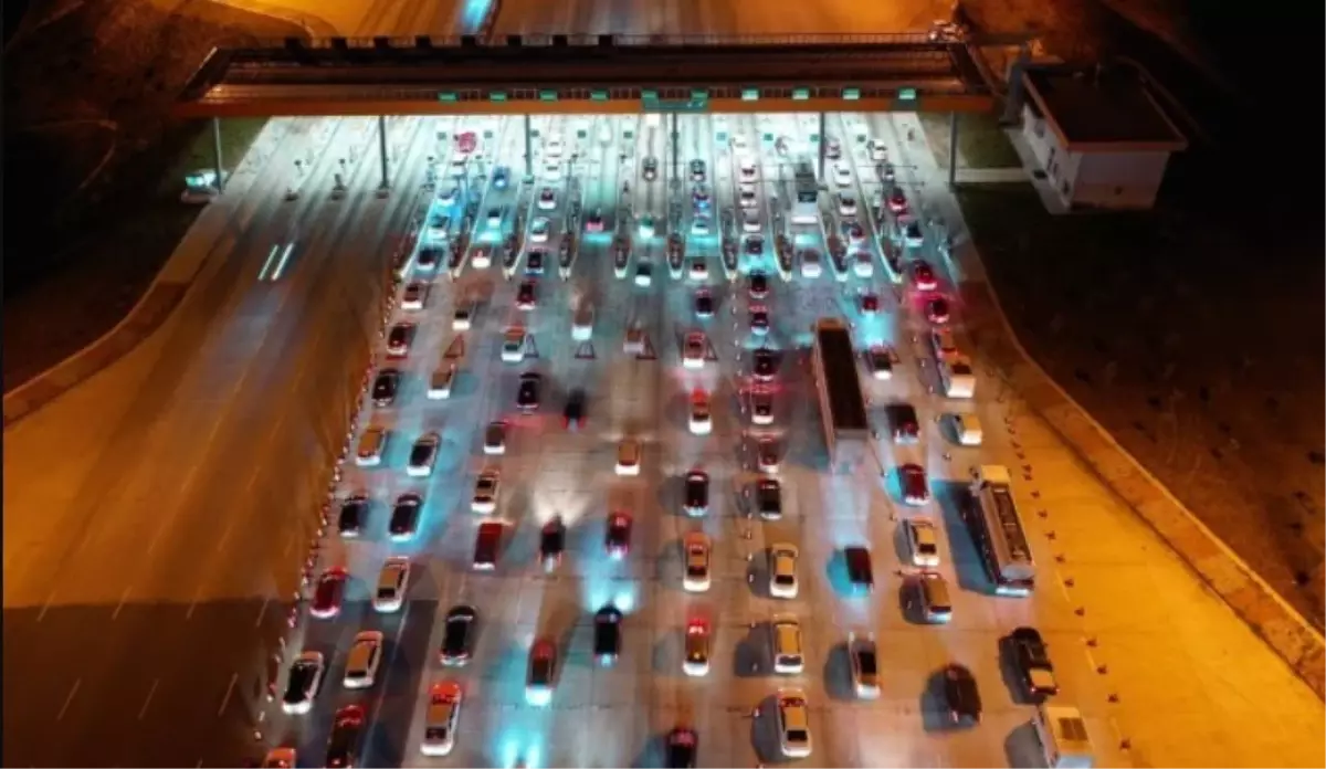 Bugün bayram trafiği var mı? Yollarda bayram trafiği var mı? İstanbul-İzmir Otoyolu ve Osmangazi Köprüsü'nde trafik var mı?