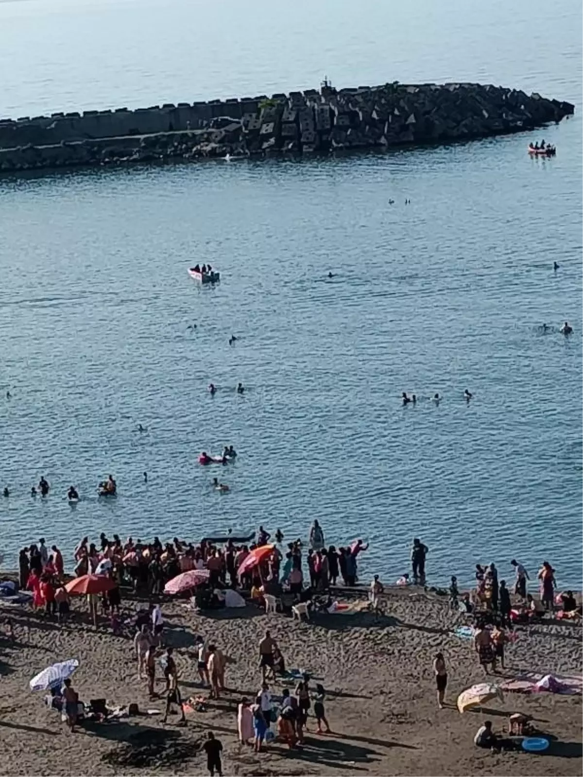 Zonguldak'ta denizde boğulma tehlikesi geçiren kardeşler kurtarıldı, bir kişi ise hayatını kaybetti
