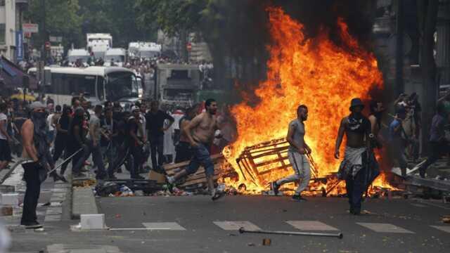 Fransa'yı yangın yerine çeviren protestolar Belçika'nın ardından İsviçre'ye de sıçradı Fransa'yı yangın yerine çeviren protestolar Belçika'nın ardından İsviçre'ye de sıçradı