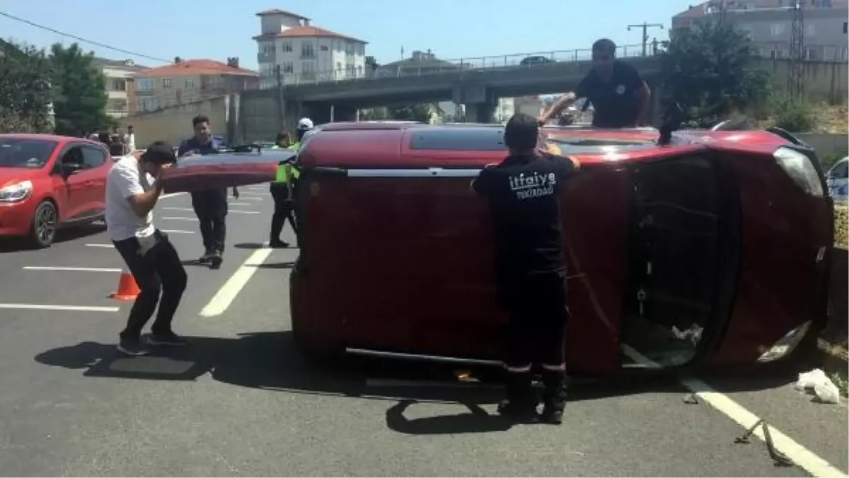 Tekirdağ'da Tatilden Dönen Ailenin İçinde Bulunduğu Araç Devrildi: 7 Yaralı